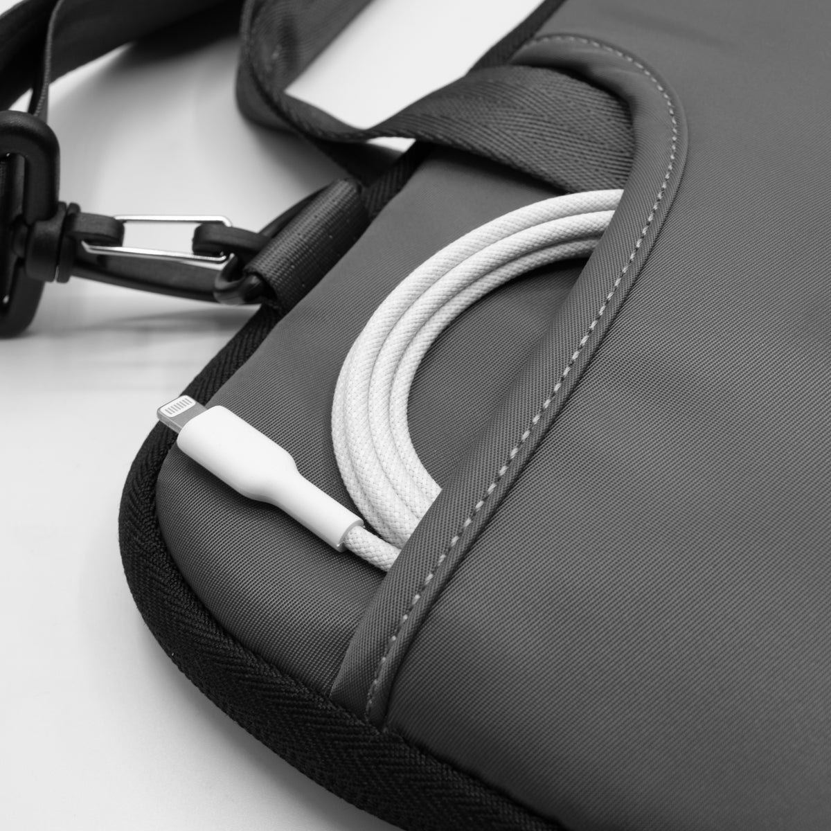 Scudo Pro Sleeve Bag pour Notebook jusqu'à 13" et MacBook jusqu'à 14"